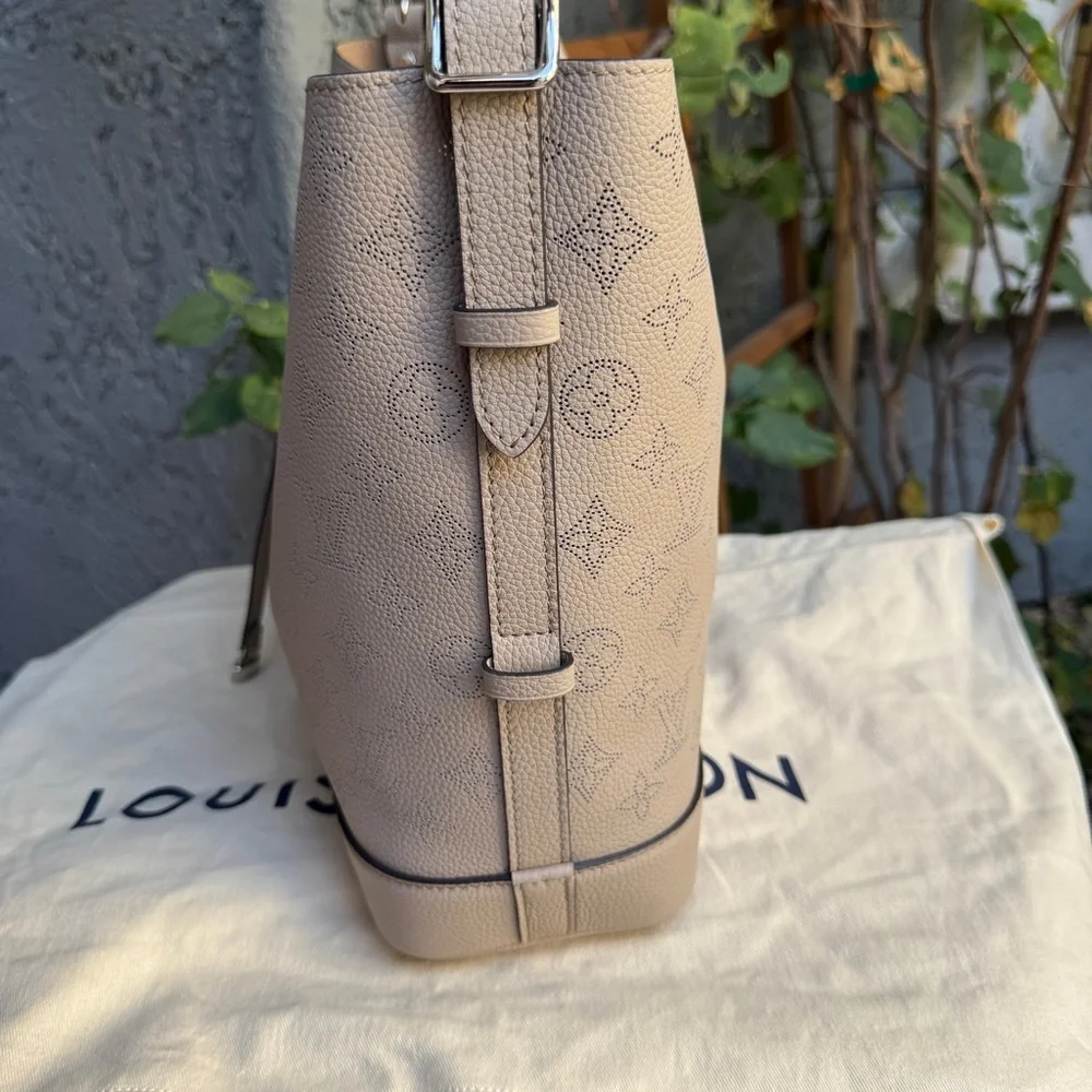 Louis Vuitton Mahina Leather Flore Bucket Shoulder Bag